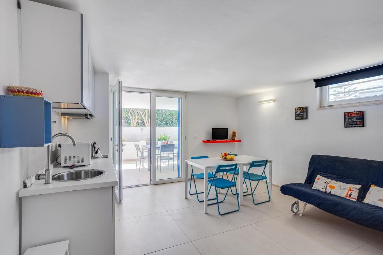 Casalmare Apartments One Step From The Sea Mola di Bari Bagian luar foto
