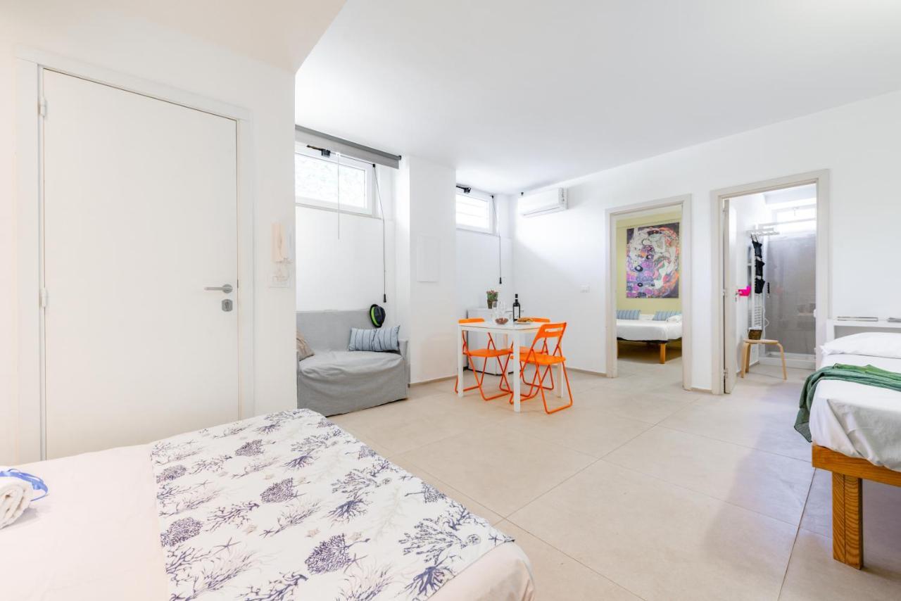 Casalmare Apartments One Step From The Sea Mola di Bari Bagian luar foto